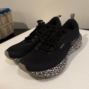 Brooks Revel 6 Cheetah Print